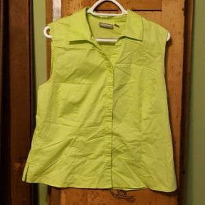 Sleeveless dress shirt